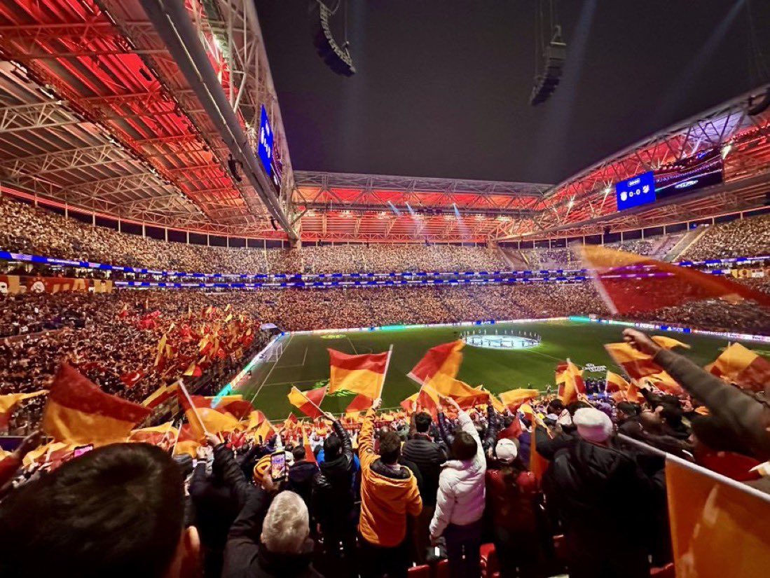 Oguz_Altay's tweet image. Tribün olarak atmosfer ve rakibi baskılama anlamında Fenerbahçe Galatasaray’ın yanından geçmeyi bırak yanına yaklaşamaz bile.

WE ARE THE BEST !