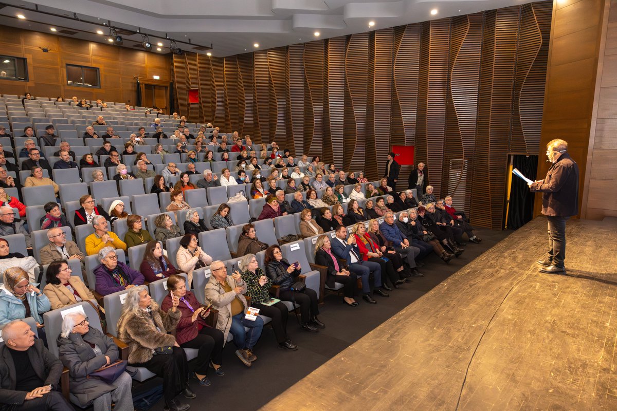 mbb_teksin's tweet photo. Mersin Büyükşehir Belediyesi Meclis Üyesi Melike Dursun, Başkanımız @VahapSecer'i temsilen Çağdaş Yaşamı Destekleme Derneği (ÇYDD) tarafından Mezitli Belediyesi Kültür Merkezi'nde düzenlenen Uğur Mumcu Anma etkinliğine katıldı. https://t.co/vMBQ6TsoIJ