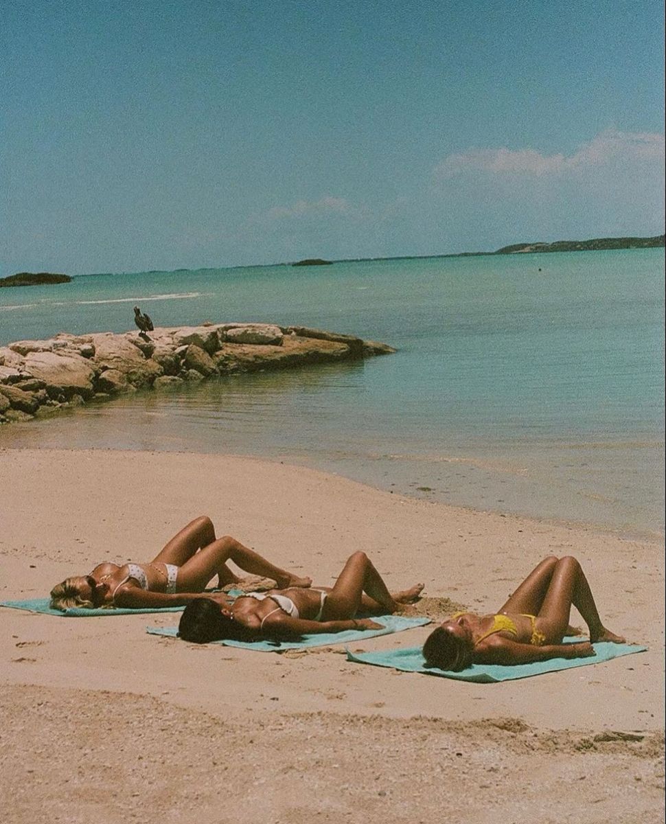 Mindfuljessx's tweet photo. people don't need antidepressants,
they need proper sun exposure.