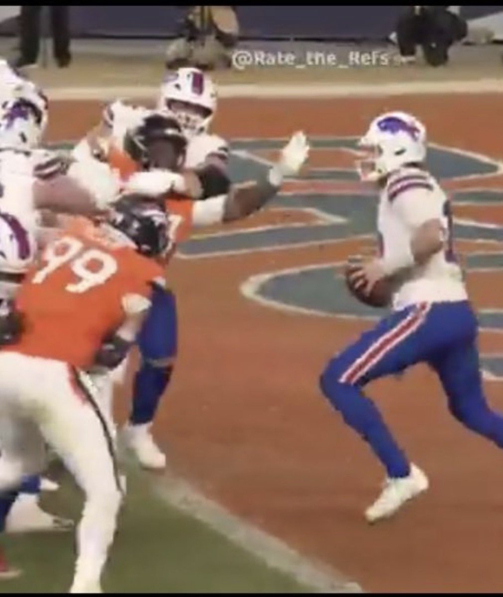 SeanMThompson's tweet image. Still doesn’t “survive the catch” and the travesty is below. Cost us Bo. Get over it!