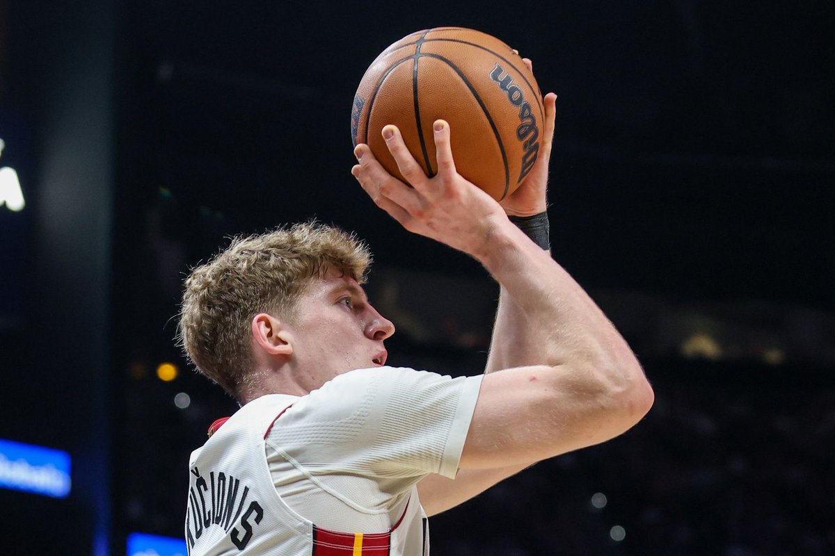 HeatNationCom's tweet image. Erik Spoelstra says Kasparas Jakucionis is “relentless” with his approach 👀

“He’s one of those guys that you have to tell him, ‘No, you’ve already worked out three times today.’ And he’ll ignore us.”

(via @MiamiHerald)