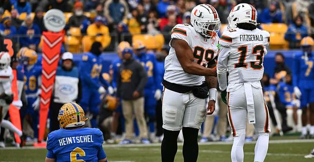 GabyUrrutia247's tweet image. Standout DT Ahmad Moten Sr. is expected to return to Miami for the 2026 season, @247Canes has learned.

The 6-foot-3, 325-pounder finished the 2025 season with 9.5 tackles for loss and 4.5 sacks while starting 14 games.

247sports.com/college/miami/…
