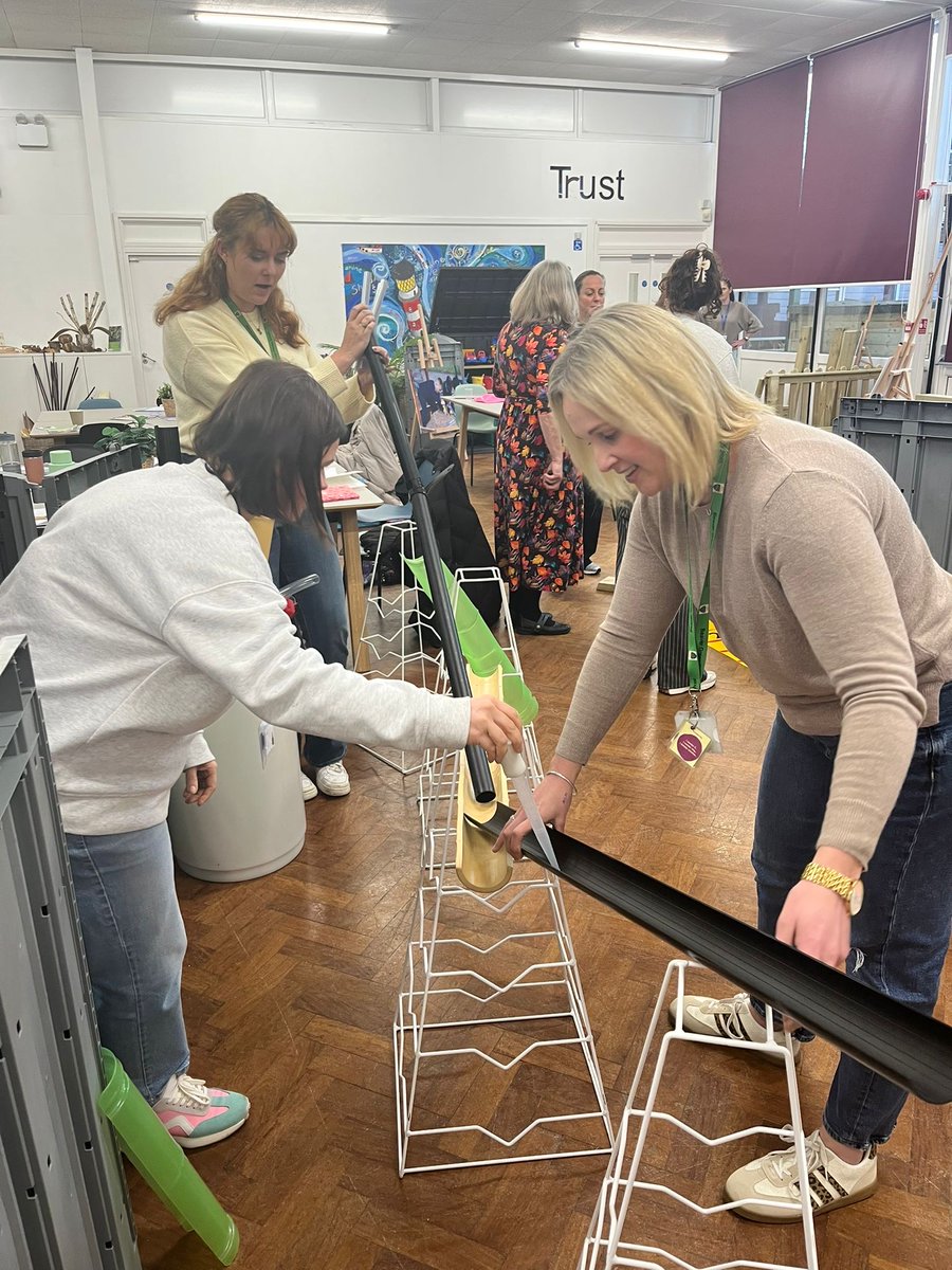 Early Excellence tweet media