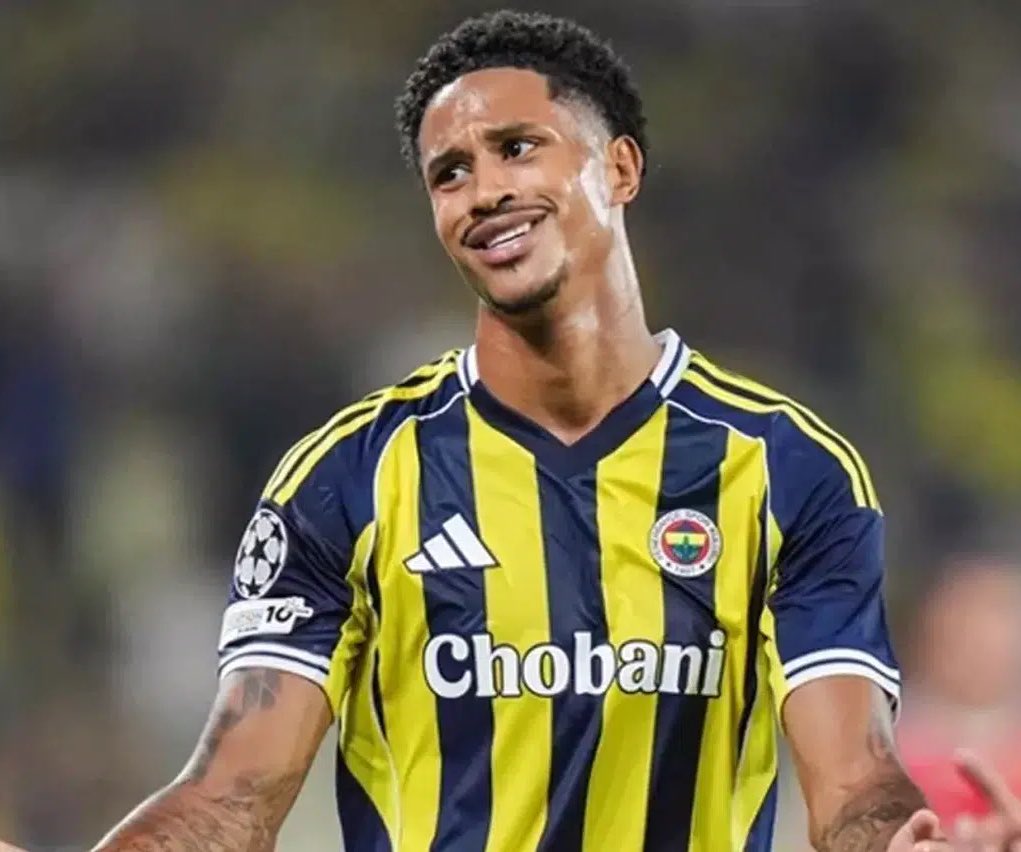 Ooesterwolde: Hocam süper ligde kaç kez faul yaptım, kart yemiyordum

Hakem:  Oe alışmışsınız kollanmaya