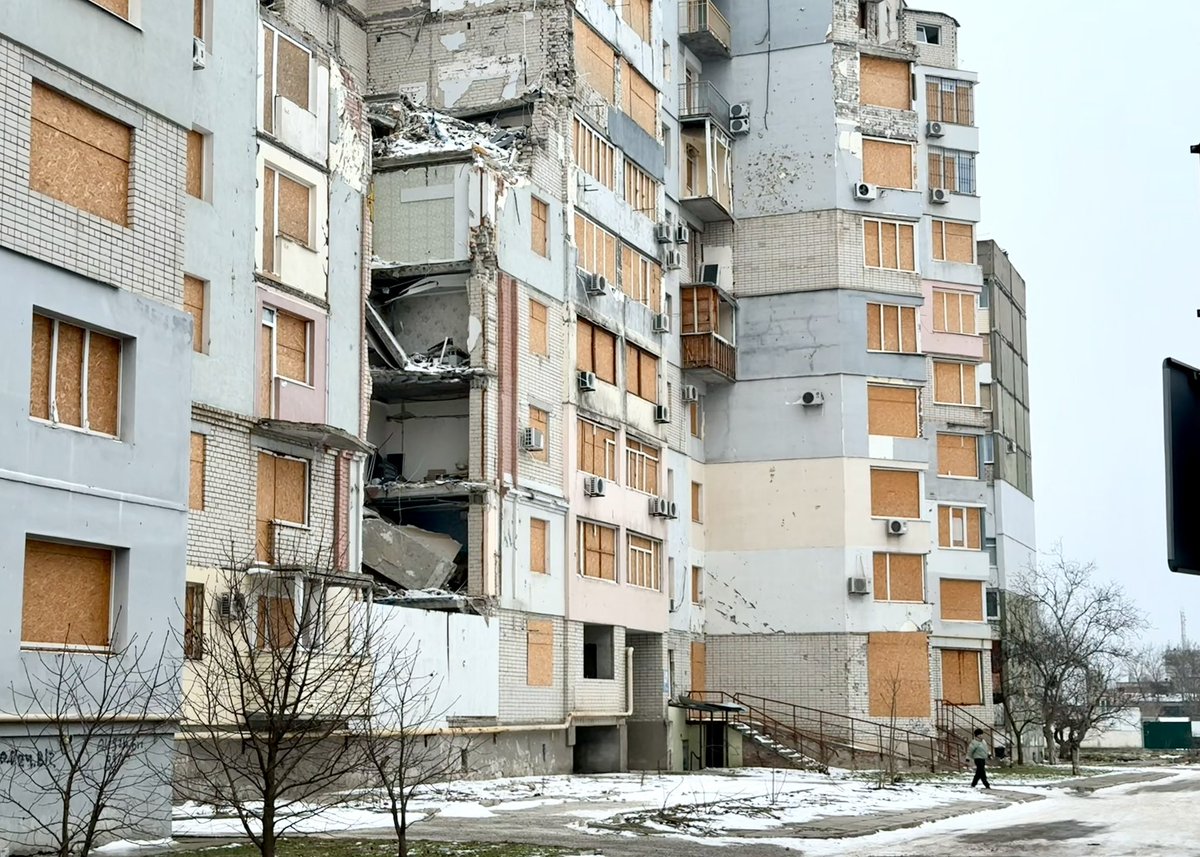 🔴 Kherson today: 

07:00 cluster munition

09:20 artillery

10:00 artillery

12:00 artillery

15:00 artillery

16:05 MLRS strike

16:50 barrel artillery

18:10 artillery

18:30 a Russian drone killed a man

19:40 artillery

19:50 artillery

20.15 - this very moment, artillery