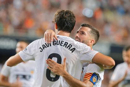 Valfaraig78's tweet image. Dejemos tranquilos a @jose_gaya y a @javi10guerra y centremos el tiro en Ron Gourlay, Solís y demás palmeros del palco y con Lim y el friki de los Pokémon. Amunt!