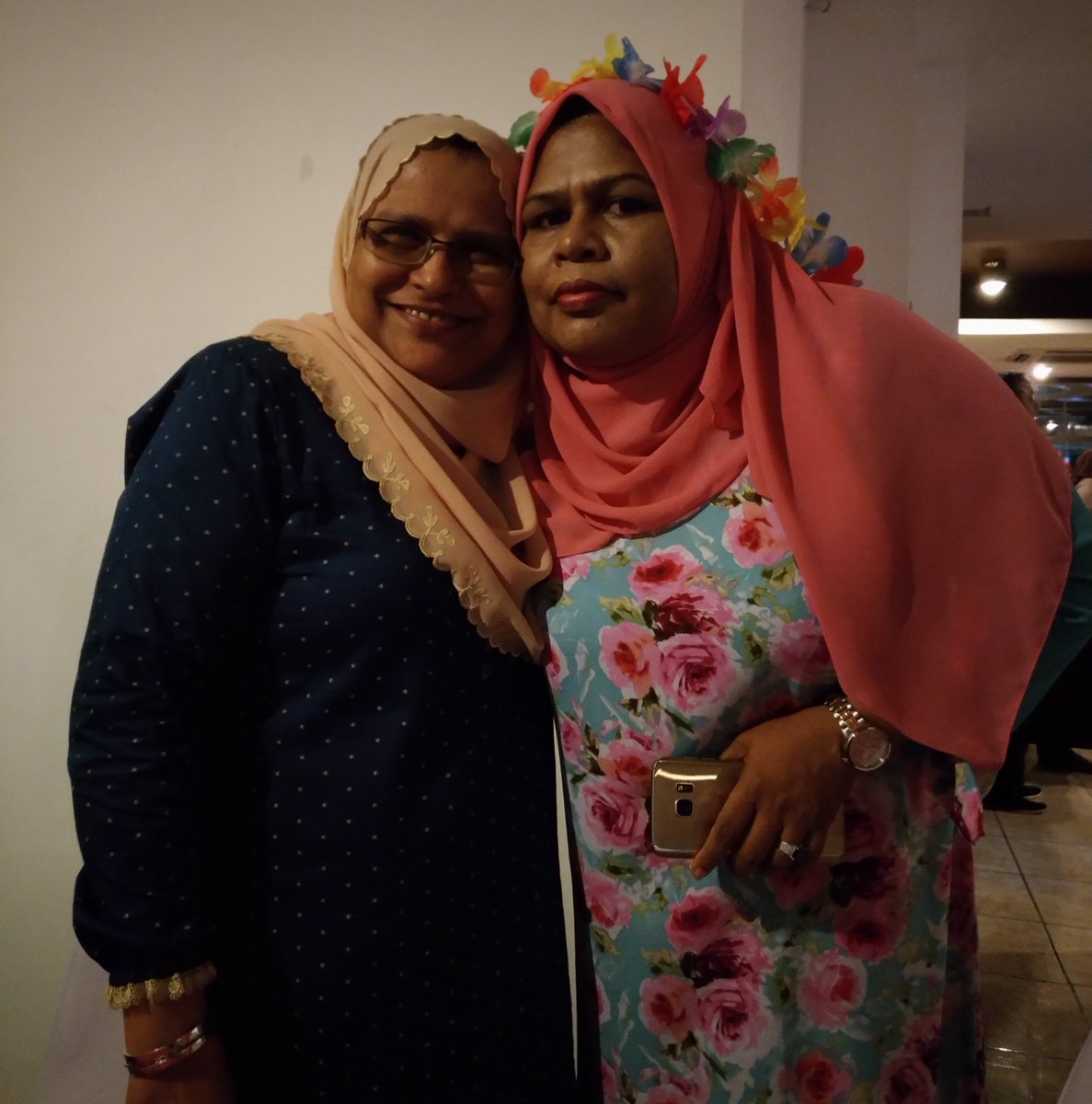 އަޅުގަނޑުމެނާ މިއަދު މި ވަކިވީ ދިވެހި ދާއިރާގެ އެންމެ ވަރުގަދަ އެއް ޝަހުސިއްޔަތެވެ. އައިންތު މިސް ހުންނަ ތަނެއްގައި ހީނ ނުލައި އެކަކު ވެސް ނުހުންނާނެއެވެ. ދެރަވެފައި ހުރި މީހަކު ފެނުން ނާދިރެވެ. އެ ކުރެއްވި މާތް ސަދަގާތުގެ އަގު މިއަދު އަޅުގަނޑުމެނަށް އެބަ ފެނެއެވެ. 

ލޯބިވާ