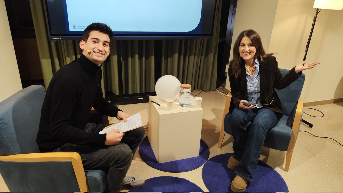 periodistes_cat's tweet photo. 👏Ple absolut a la primera conversa del cicle #PessicsdeVida de Manresa amb la periodista @Laura__Fa entrevistada pel periodista col·legiat Arnau Espigares (@arnau_espi). Parlem sobre periodisme, premsa del cor i molt més en una conversa molt entretinguda! https://t.co/jnBaG1SQRY