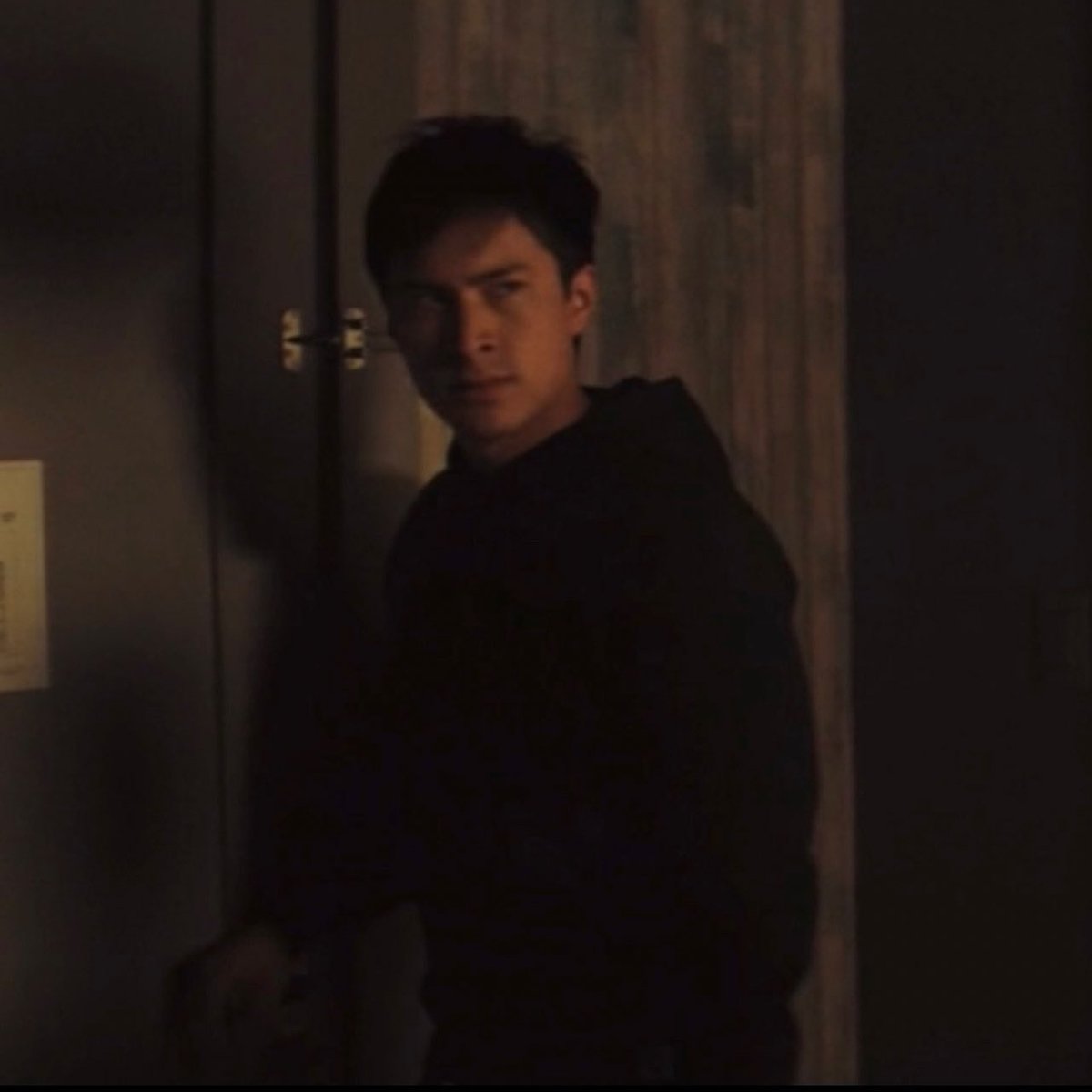 haloxserr's tweet image. “we have                                     “i know i
dating rumors”                         started it”