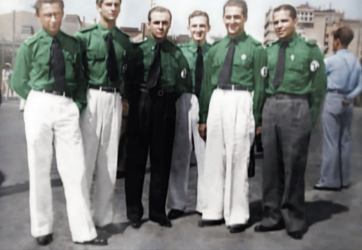 O Integralista Geraldo de Mello Mourão, diretor do jornal A Ofensiva e Chefe de Gabinete da Ação Integralista Brasileira.

Integralismo Em Cores