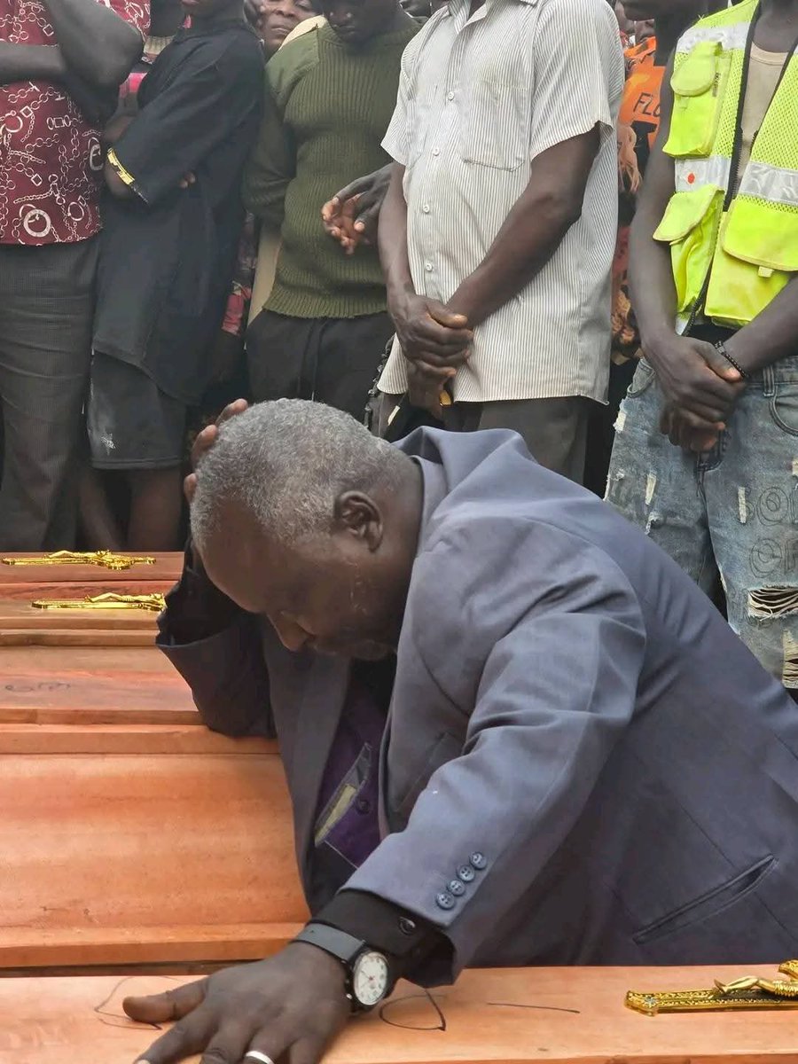 timmosion's tweet photo. BREAKING: Christians Massacred, the burial of 6 people kllled by Fulani herdmen in Kuru took place today performed by Rev Ezekiel Dachomo 
Plateau State.

They Keep Lying TO THE WORLD that there is no Christians genocide. https://t.co/0kNmC0CZYe