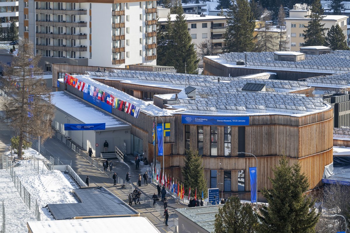 Diop_IFC's tweet photo. #WEF26 may be ending, but the work isn’t. The global economy needs private investment, jobs, and resilience more than ever.

Get the latest insights from @WorldBank’s Global Economic Prospects: https://t.co/JvDvw9G2iJ https://t.co/oh1VNQQ7KR