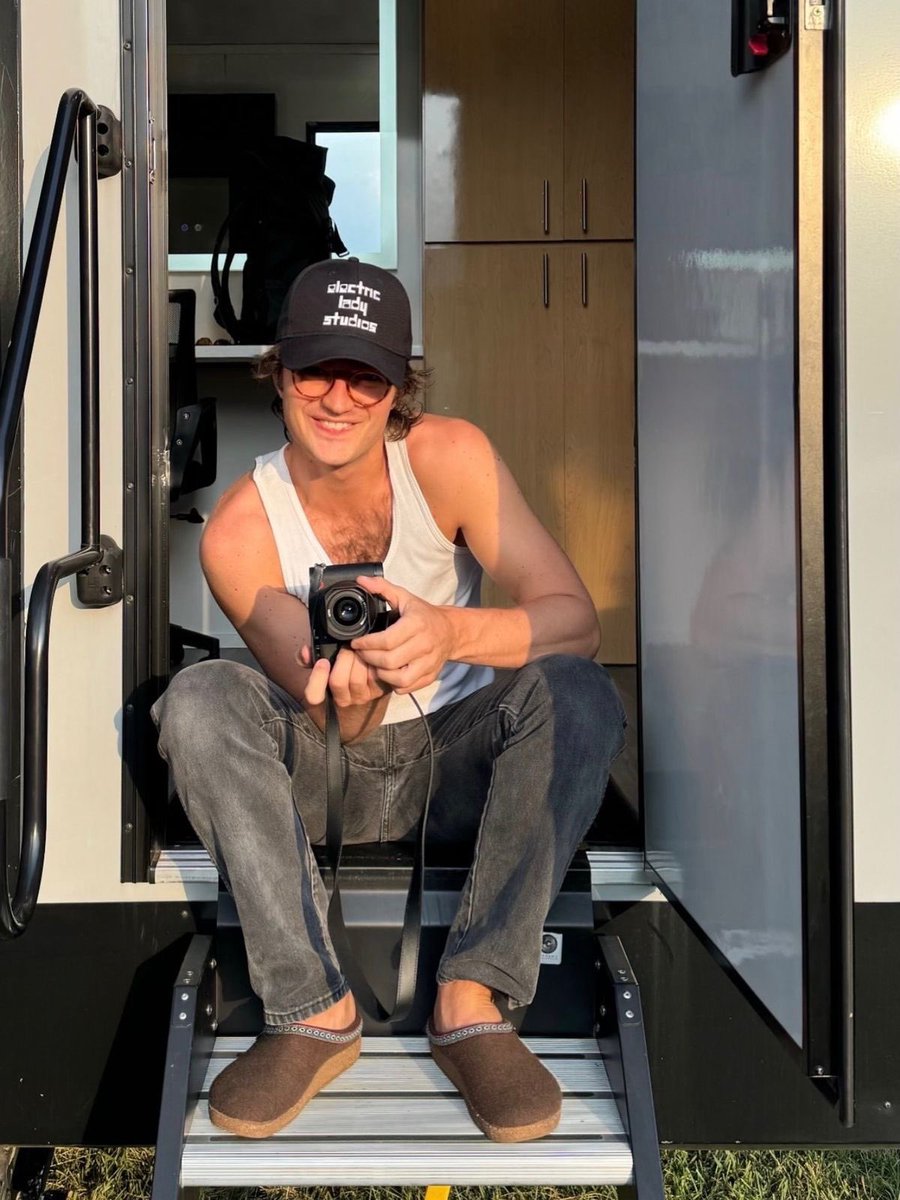 djokingg's tweet image. sigh