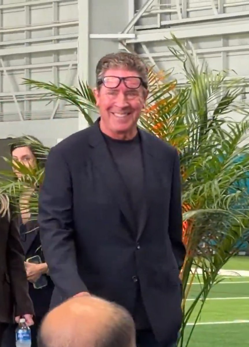 phfeiler's tweet image. We may have reached peak Dan Marino IDGAF territory.