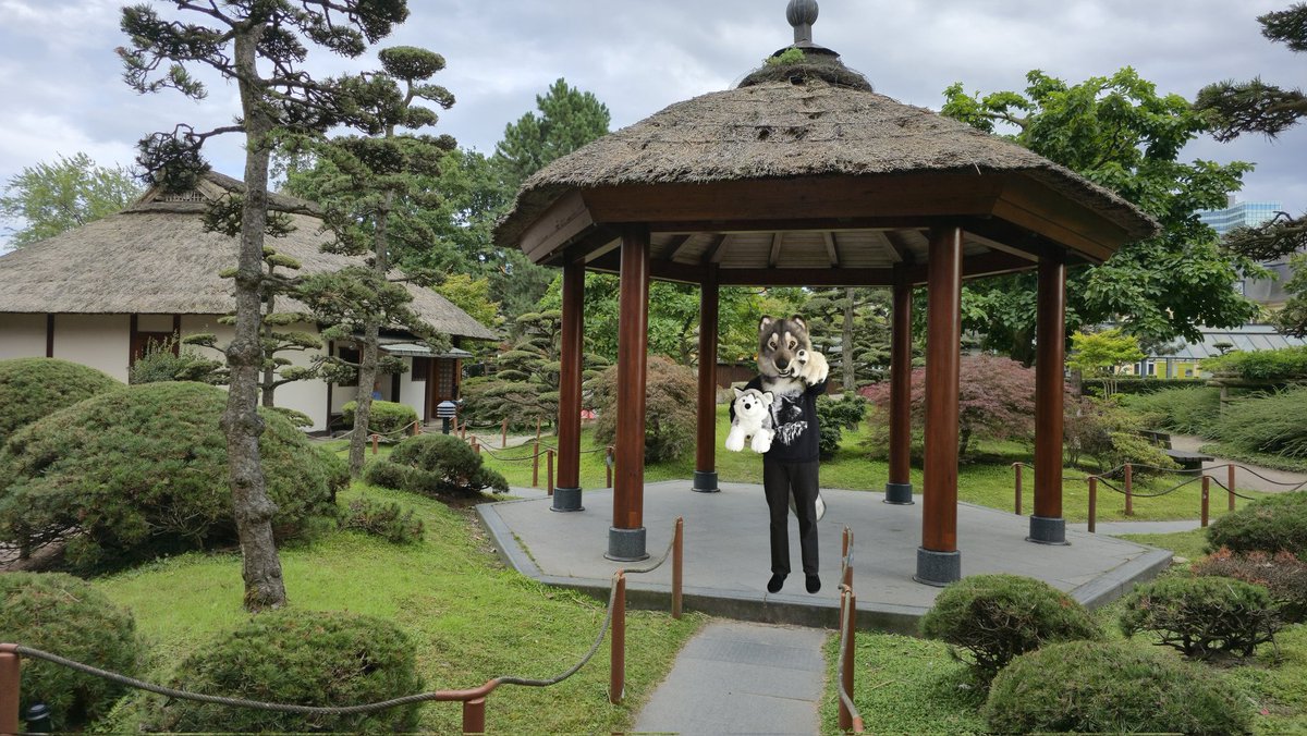 <a href="/Rafi_Kitsune/">Rafi Sky Kitsune</a> 
Dubi and I wish you a happy birthday. 🎉🥳🎂🖖