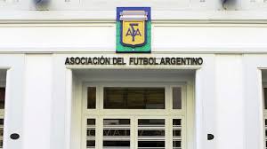 demultitudes25's tweet photo. Un motivo más de la falta de seriedad de la @afa "INDULTOS, CAMBIOS, BORRÓN Y CUENTA NUEVA", una nota de Juvenal Mercurio 👇
https://t.co/XJNcsKFlXB https://t.co/T3VsjR8luj