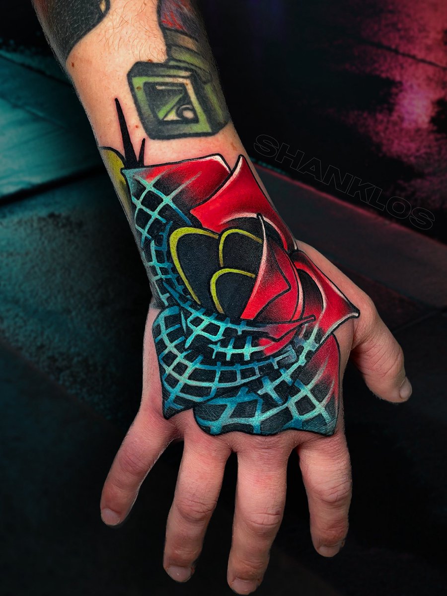 shaneklostattoo's tweet photo. Rose caught in the grid 🌹 https://t.co/AIVoCpEyjh