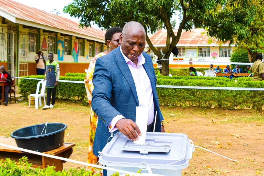 Tight race for Mbarara city Mayoral seat between the incumbent Lord mayor Robert Mugabe Kakyebezi and PFF's Stanley Katembeya Tugume.
#GNTVupdates #gntvnews
