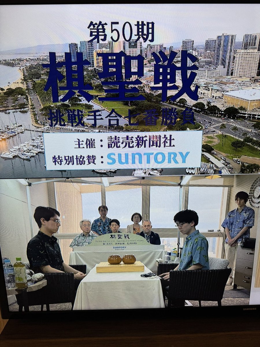 対局者が入室しました。
まもなく対局が始まります。
服装にも注目！！