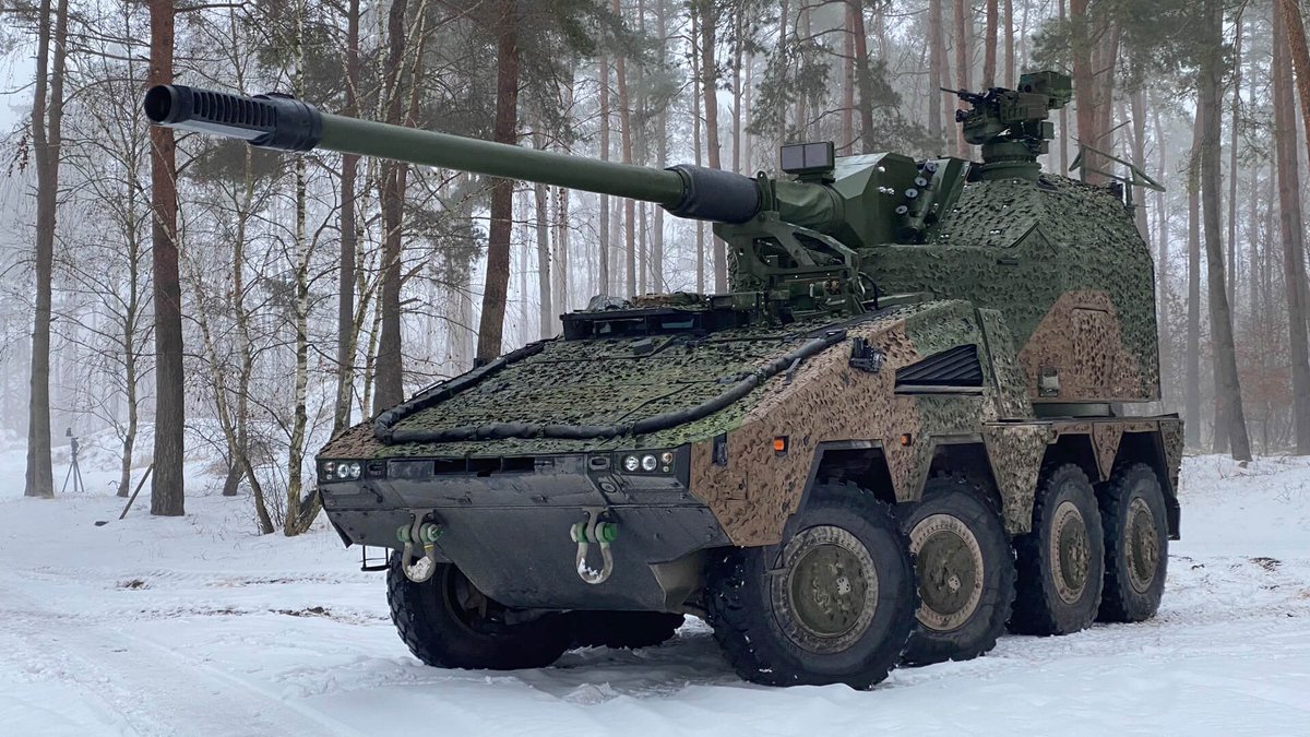 bayraktar_1love's tweet image. Ukrainian soldiers report that a completely new type of self-propelled artillery has entered service with the Armed Forces of Ukraine. Perhaps it refers to the long-awaited German RCH 155, though this has not yet been confirmed.