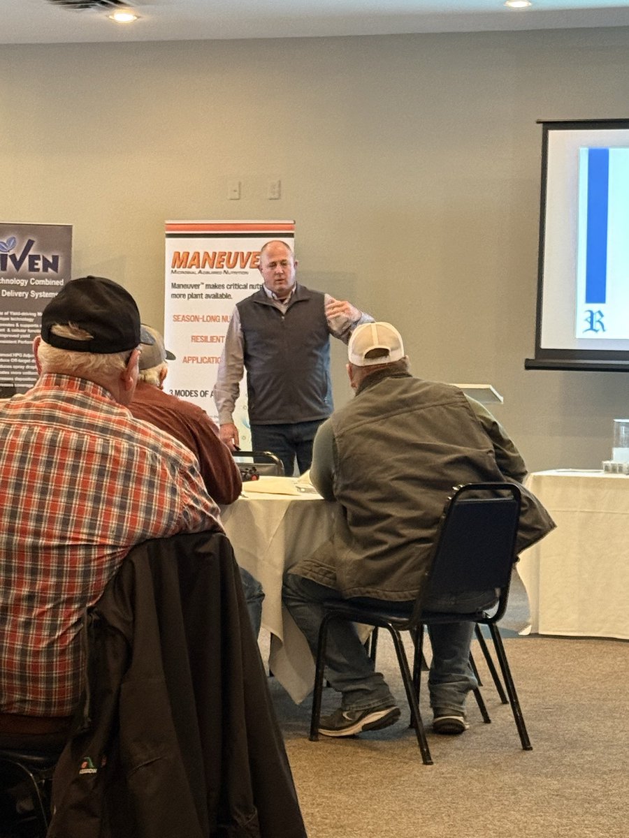 HeasleySeeds's tweet photo. Great morning of teaching from the Rosen’s Team talking adjuvants, stress mitigation, hormones and best mixing practices. Thanks to the group of growers who came out in the tough weather! #HeasleySeeds #Enliven #LegendElite #Triad 

For information visit: https://t.co/Z7b1vNyBBh https://t.co/9W8Ay1Ouje
