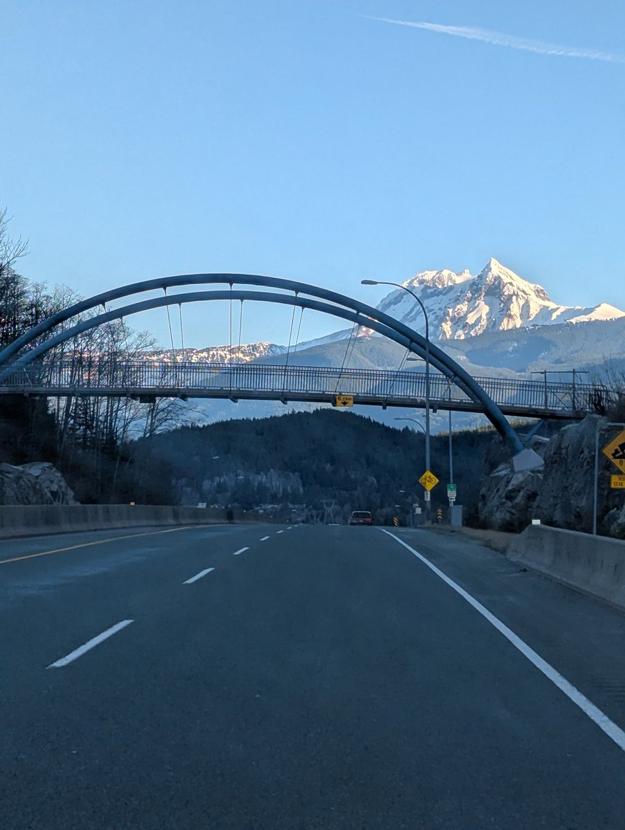 Grampa1950's tweet photo. Photo challenge: shot from inside the vehicle. https://t.co/RgivRN6Ro3