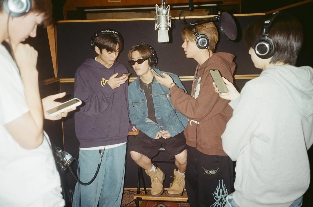 whoseworldisths's tweet image. &amp;lt;3