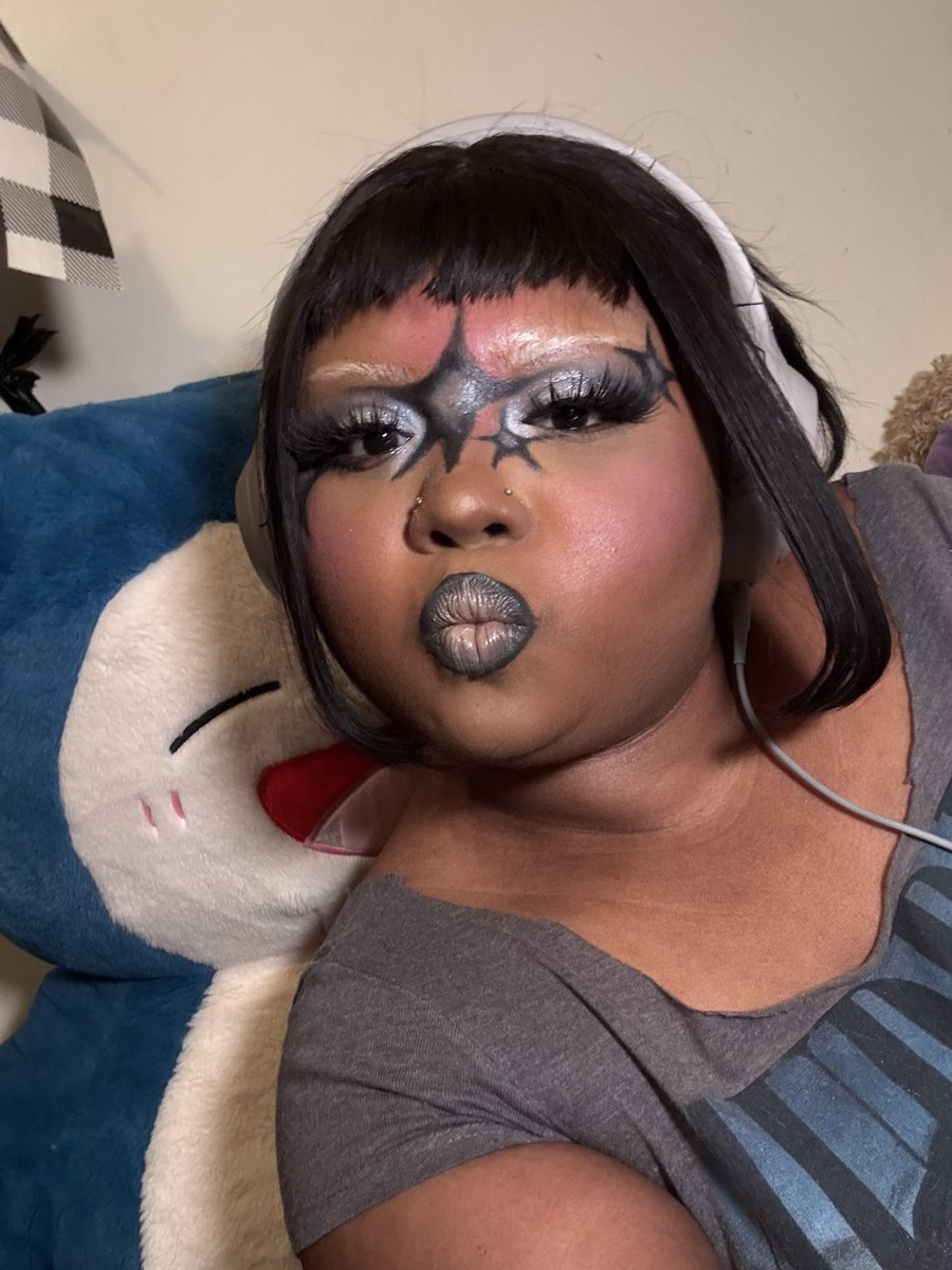 here’s the look we did on stream !! but the fun isn’t over yet !! we’re gonna be playing the willowmist emporium of antiques &amp; curiosities, so come hang out with us !! 

twitch.tv/truievampira