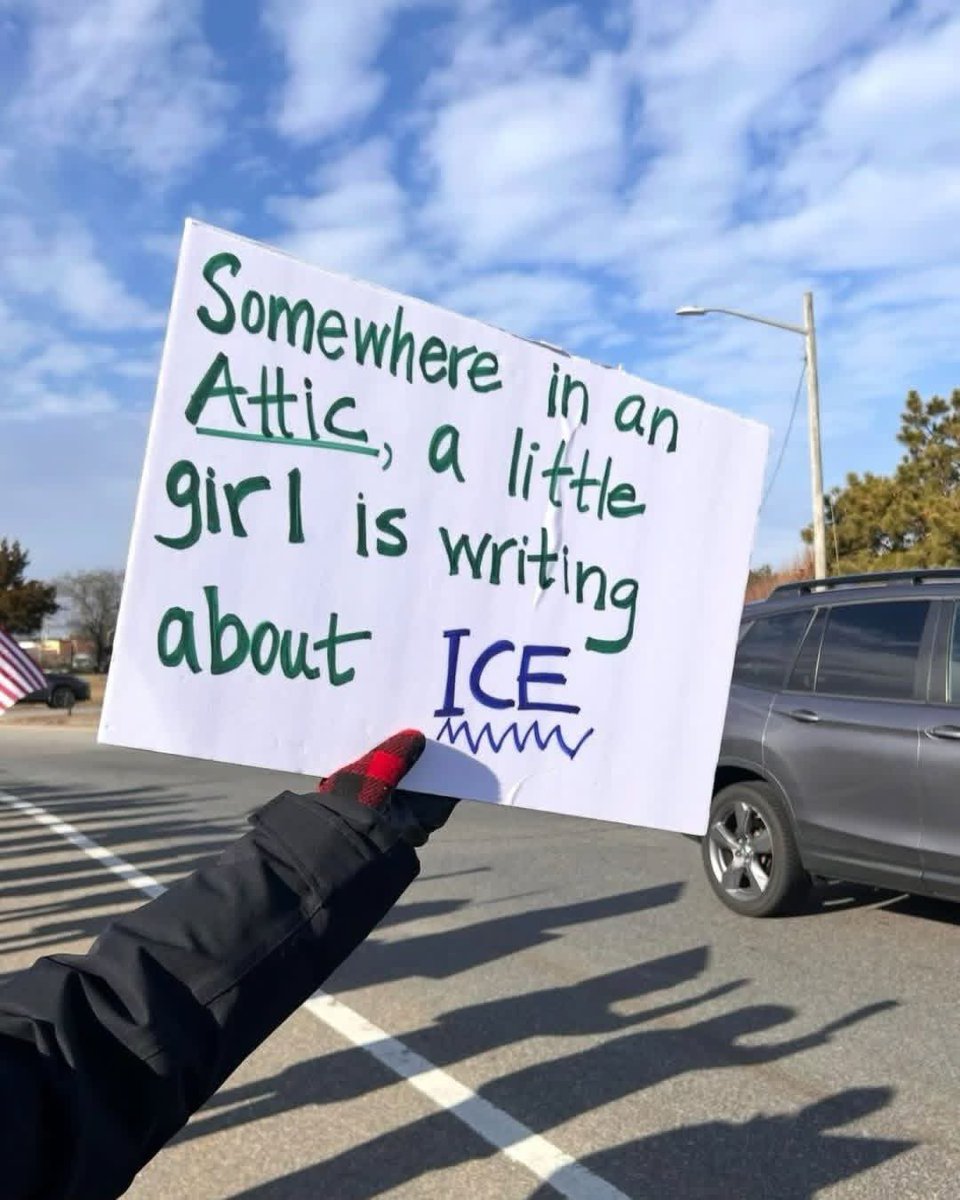 TheJollyBrawler's tweet image. This is a good point. 

@ICEgov please check attics and crawlspaces. Look behind bookcases.