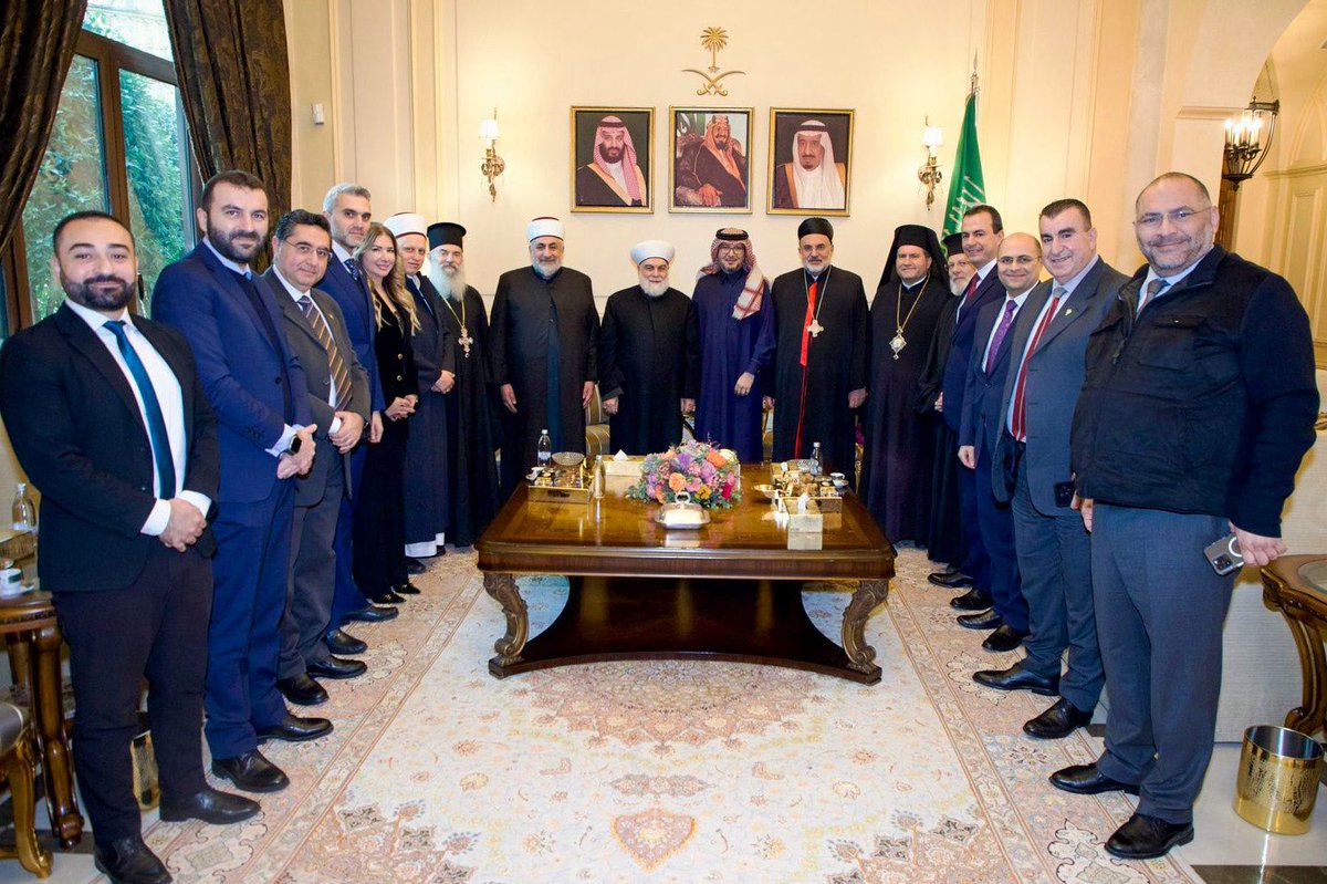 AhmadAhdab_'s tweet photo. تشرفت اليوم بزيارة أخي الحبيب الغالي، سفير خادم الحرمين الشريفين، سعادة السفير الدكتور وليد بن عبد الله بخاري @bukhariwaleeed ، برفقة رؤساء الطوائف في الشمال وسعادة المحافظ ورئيس البلدية ورئيس الاتحاد والنقباء، وقدمت لسعادته صورة من تصويري من ألبوم فعاليات اليوم الوطني السعودي. https://t.co/LorT9ObfkD