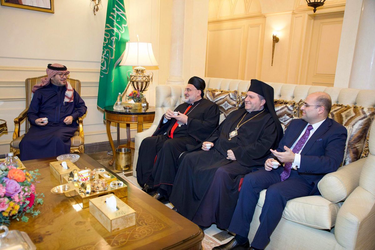 AhmadAhdab_'s tweet photo. تشرفت اليوم بزيارة أخي الحبيب الغالي، سفير خادم الحرمين الشريفين، سعادة السفير الدكتور وليد بن عبد الله بخاري @bukhariwaleeed ، برفقة رؤساء الطوائف في الشمال وسعادة المحافظ ورئيس البلدية ورئيس الاتحاد والنقباء، وقدمت لسعادته صورة من تصويري من ألبوم فعاليات اليوم الوطني السعودي. https://t.co/LorT9ObfkD