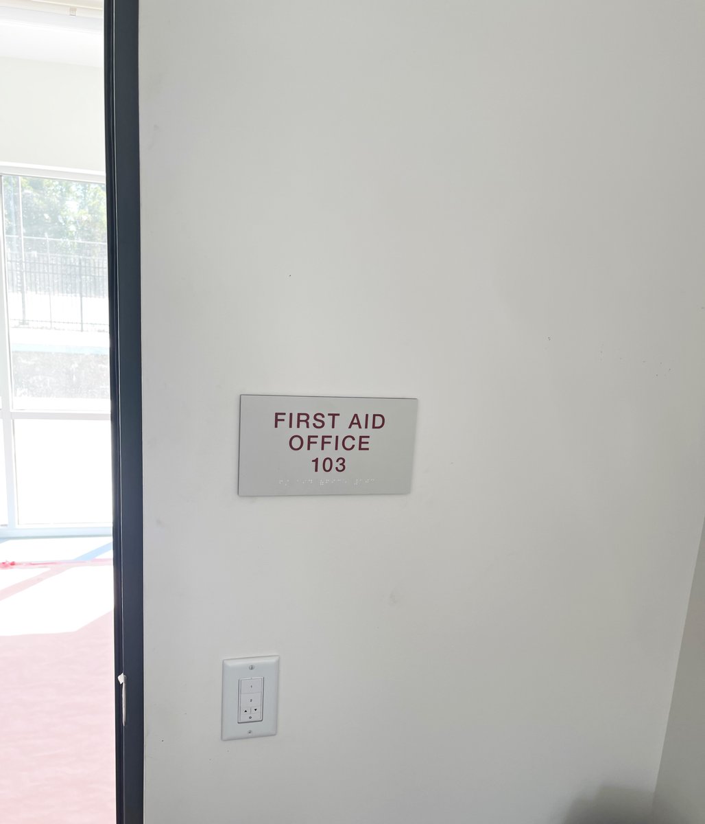 ISIcalifornia's tweet image. Our team recently installed a first aid sign  at the Victory Park Pool facility in Stockton, helping ensure safety and clear guidance for all visitors. #signinstallations #signprojects #signindustry #signinstall