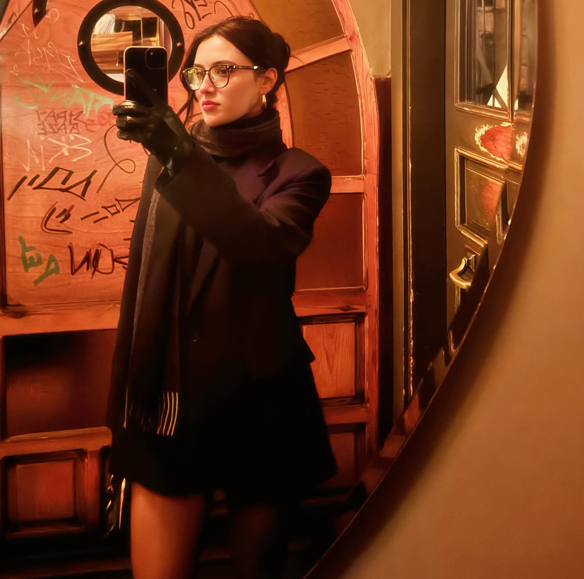 أناقة من غير مجهود🖤🪞

#CemreArda