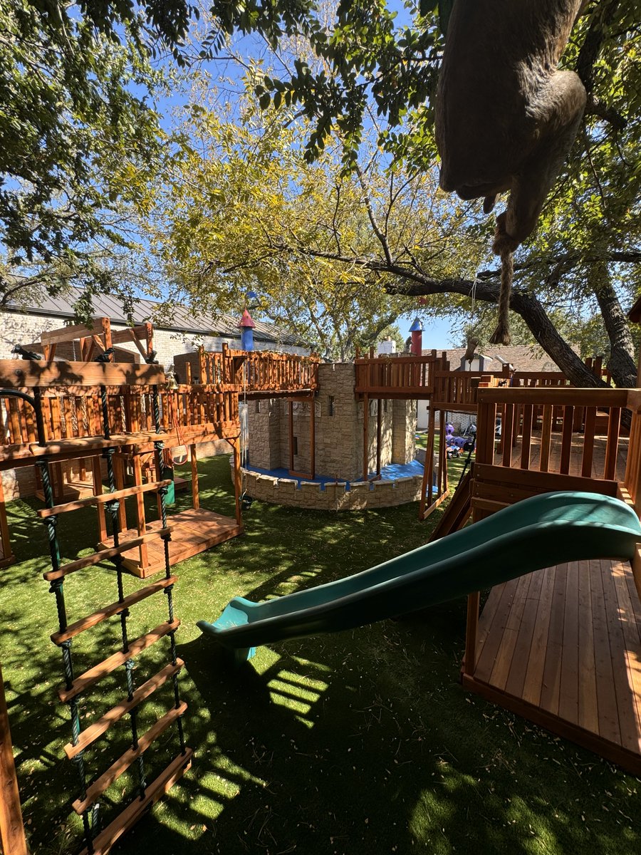 MyBackyardFun's tweet photo. Some kids get a swing set. Others get a kingdom 👑🌳
#LuxuryHomes #LuxuryLiving #DreamBackyard #ParentsOfX #FamilyLife #CustomPlayset #TreehouseDreams #HomeDesign https://t.co/sojtvIgXtz