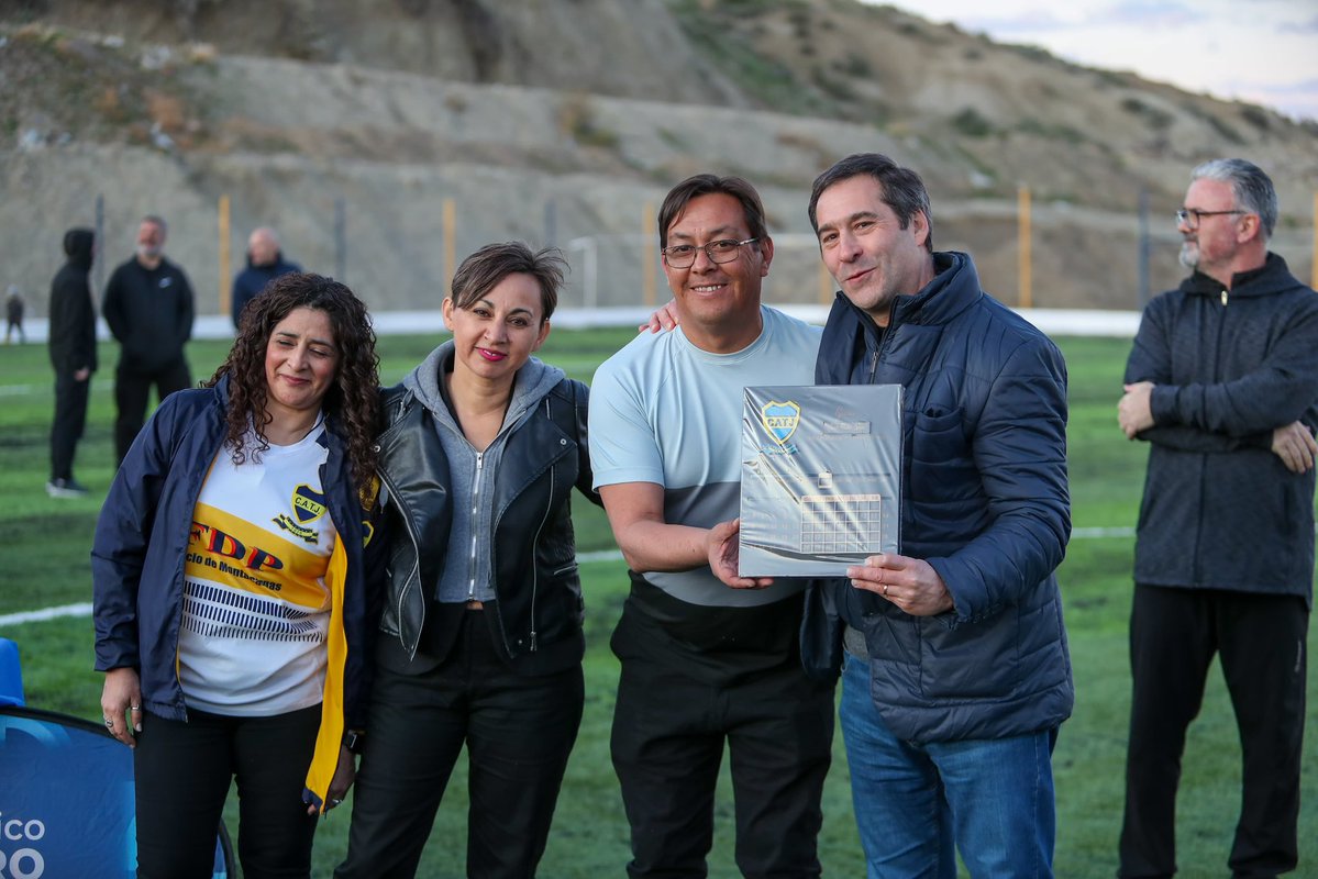 implacableCR2's tweet image. 🌴🤘

Más MUFA no puede ser este tipo.

Inauguró el césped sintético en la cancha de Talleres y ahora lo tienen que levantar todo porque se les viene el cerro encima.

Y no solo MUFA, si no también negligente. Otra cosa pagada por el pueblo para su campaña y que ya no sirve más.