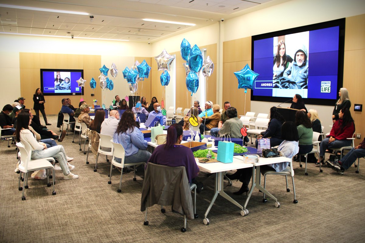 UnivTransplant's tweet photo. We recently gathered to celebrate a powerful Kidney Donor Reveal—honoring the donors, recipients, and families forever connected by the gift of life. 💚 Hope is alive, kindness endures, and everyday heroes make the impossible possible.

#LivingDonor #GiftOfLife #KidneyReveal https://t.co/PTv6haBJrC
