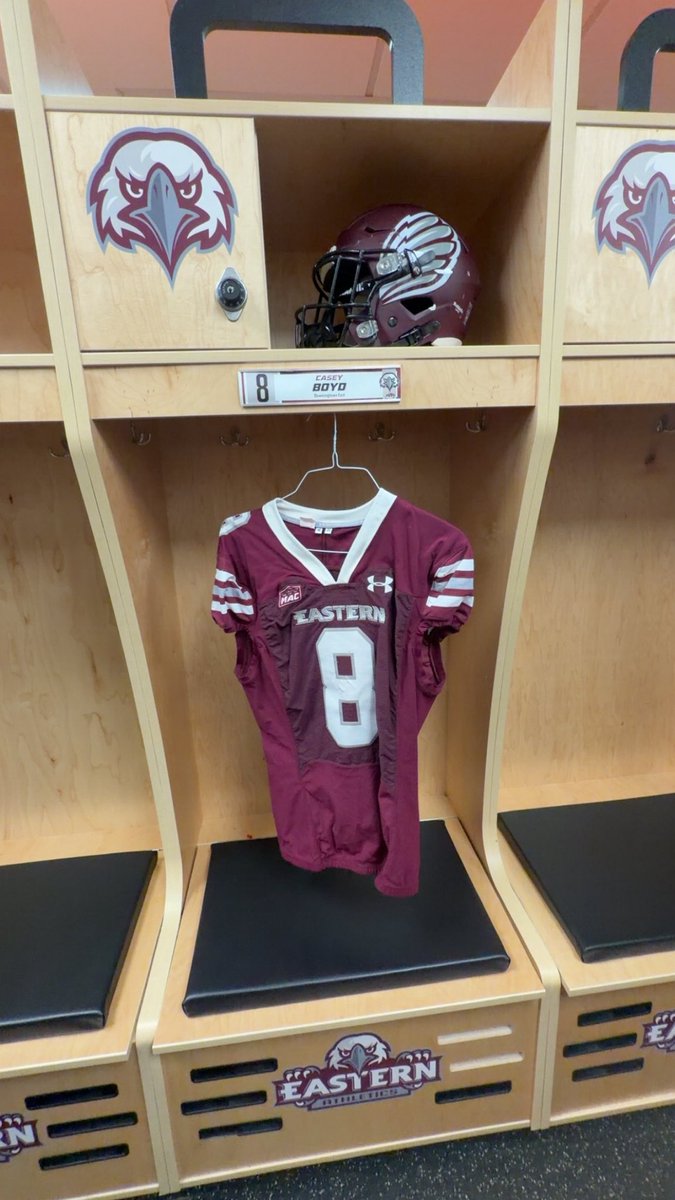 Caseyboyd23's tweet photo. After a great visit and conversation with @Coach_Crock and @CoachNateHinkle i would like to say i have received my first D3 offer from Eastern university #goeagles !!
@TheHistoryDtown https://t.co/OuGCrtswby