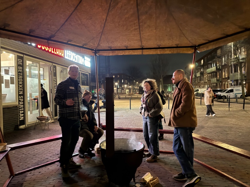 rinibiemans's tweet photo. Nieuwjaarsfeest #botu #spangen #rotterdam #spartastadion Gezellig en lekker eten gemaakt door mensen uit de wijk. Saotosoep en kip met rijst 😀🍀👏 https://t.co/W1LYpbriIT