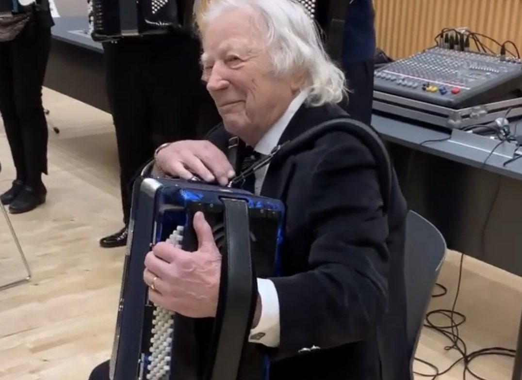 Keijo Louna soittaa nyt taivaan saleissa.