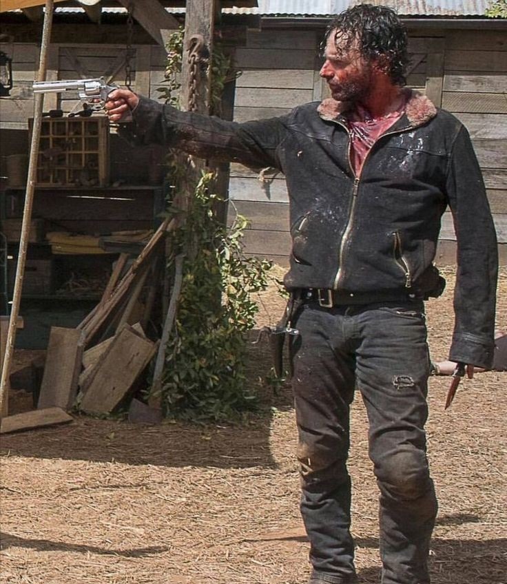 ngnsboy's tweet image. aww her little paws hidden in the sleeve