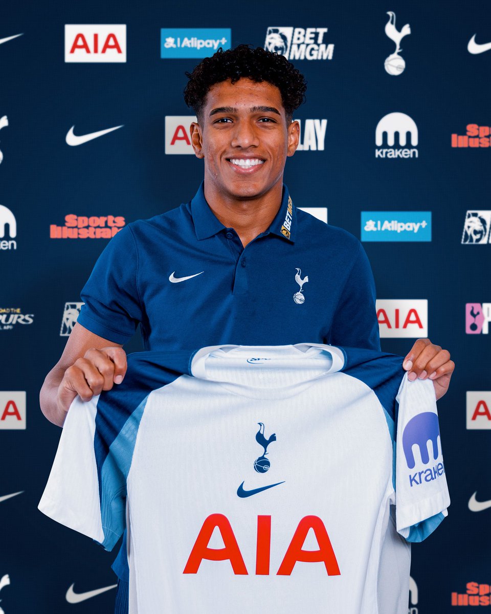 FabrizioRomano's tweet image. 🚨⚪️ Official, confirmed. Souza joins Tottenham from Santos on €15m deal.

New left back for Thomas Frank 🇧🇷