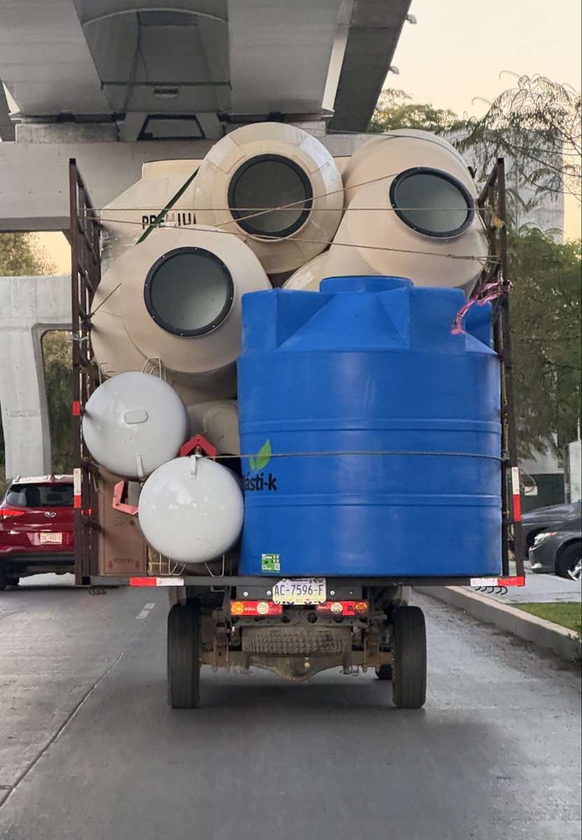 Yo aferrándome a la talla 32.