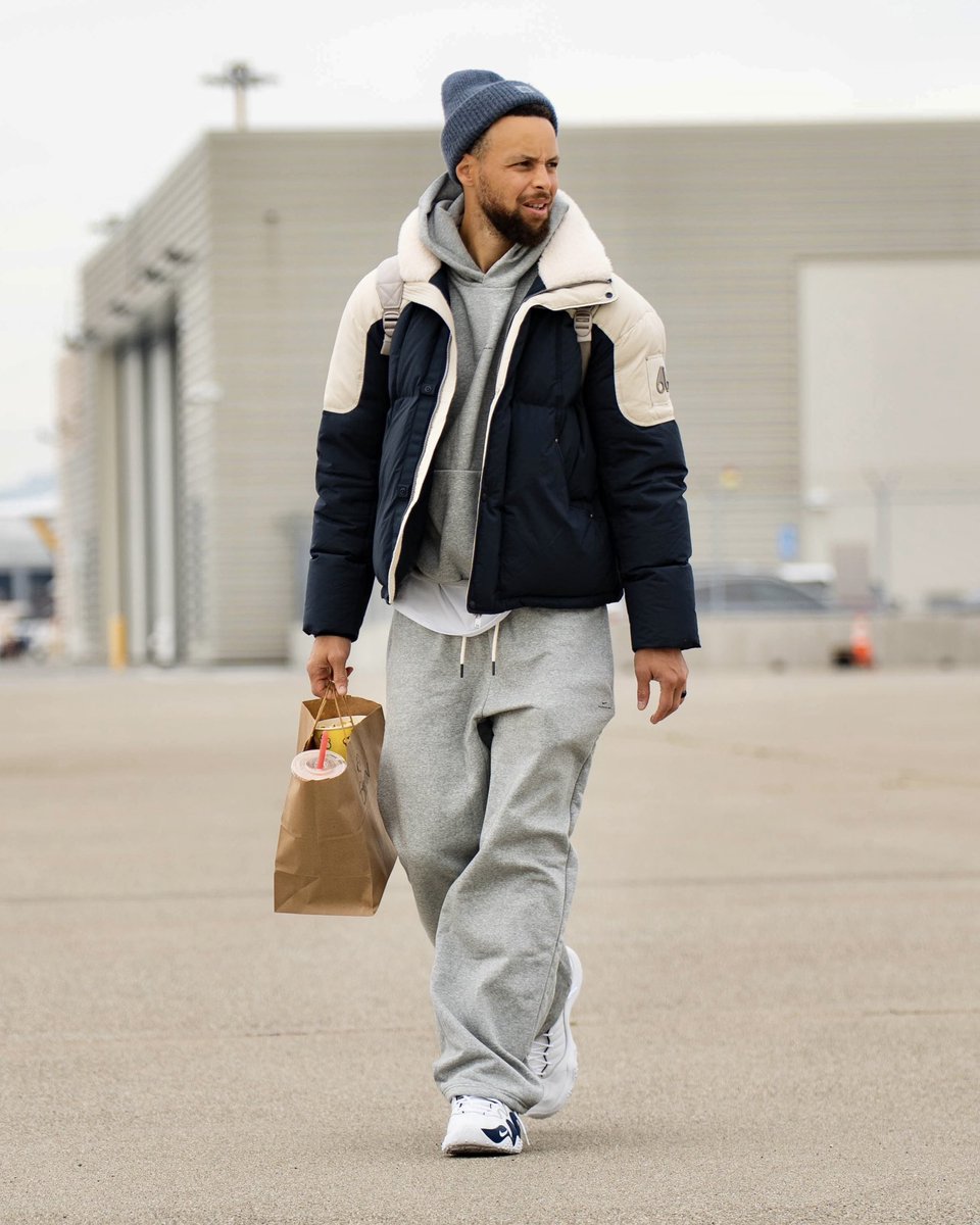 nicekicks's tweet photo. Stephen Curry pulled up to Dallas wearing Jason Kidd’s Nike Zoom Flight V 👀 https://t.co/rSJ33043vh