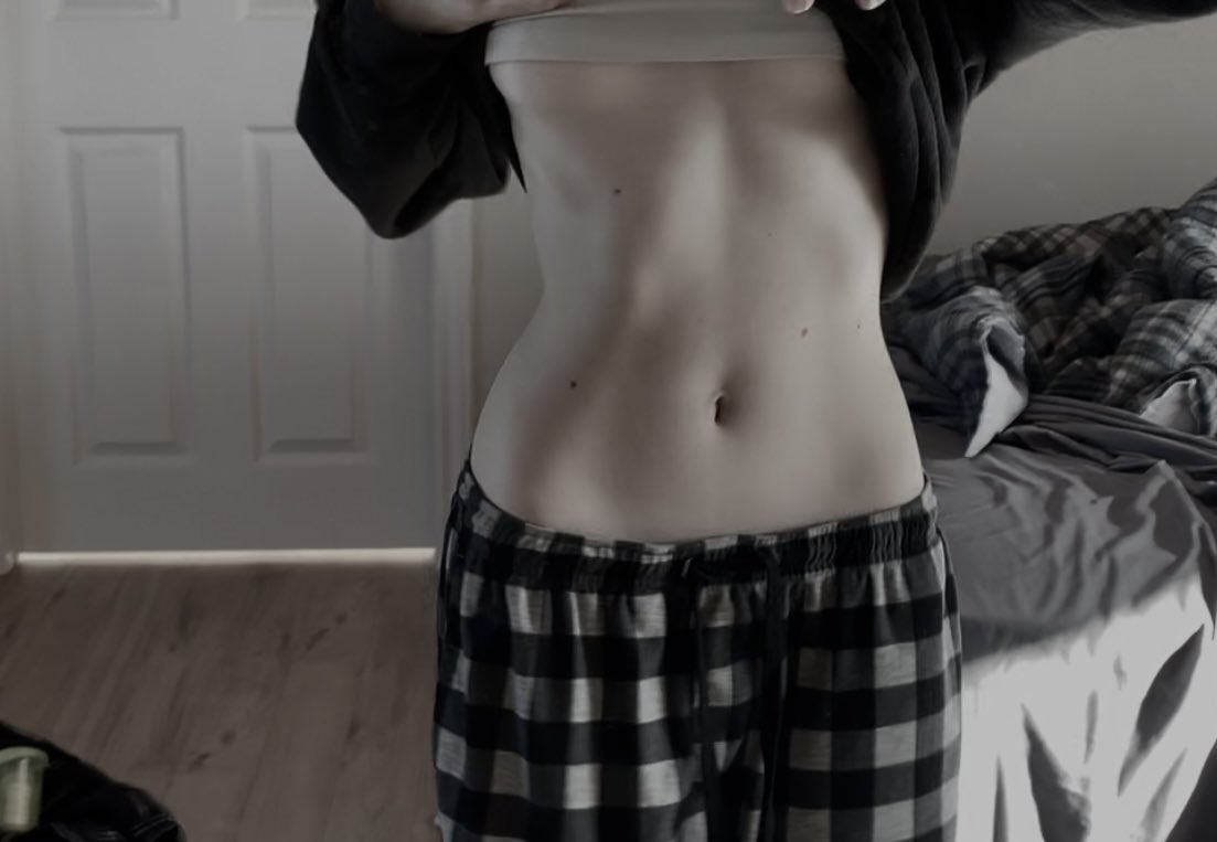 grxiefed's tweet photo. goth angels .ᐟ #edtwt #thinspo #bodycheck #drugtwt #nsfwtwt https://t.co/dTJPvn03Rk