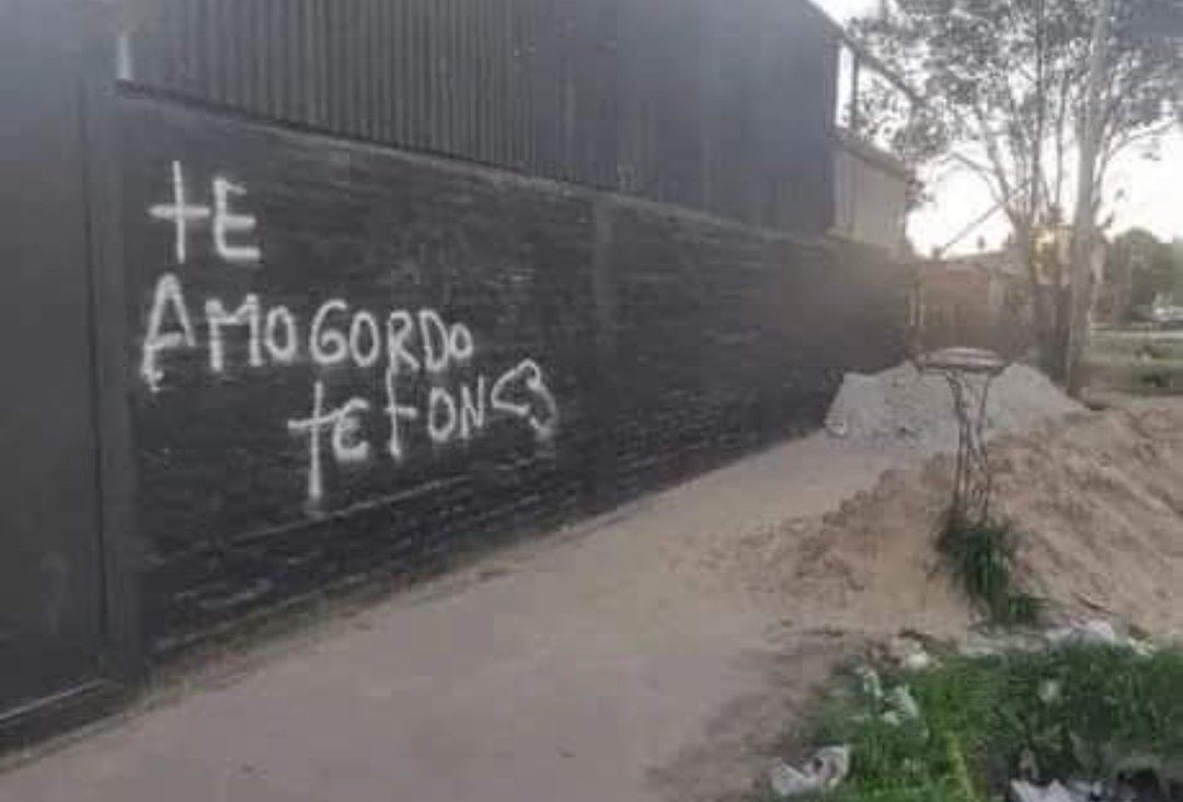 Iba pasando con mis caguamas lo leí y me emocione 🥰🥰también los gorditos tenemos sentimientos 😉😉🍺🍺🤣🤣