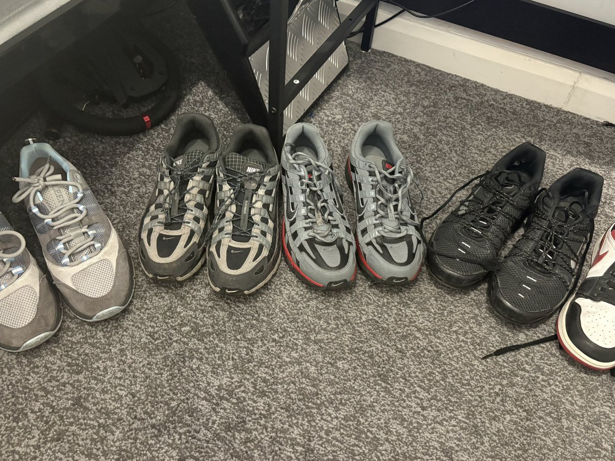 Some of kings old beat up shoes waiting for a fag to serve (global shipping) 😈🤤🤢🤑
#shoes #alpha #findom #feetworshi̇p