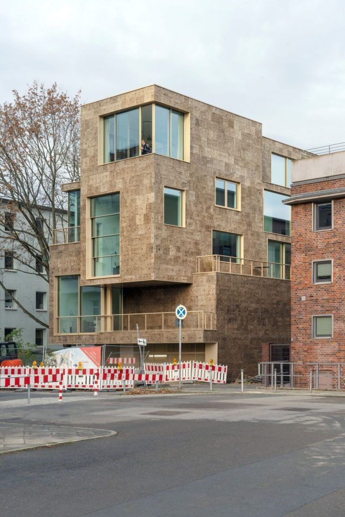 afasiaarq's tweet photo. #PPAG https://t.co/meNctEvU6U | posted by afasia | daily entries on contemporary art and architecture #afasiaarchzine #afasiaarq |
Caro + Louis . Berlin PPAG architects . photos: © Jan Bitter . + baunetz In the LOUIS building on Schwartzkopffstrasse, w… https://t.co/t3Eh0niyXu
