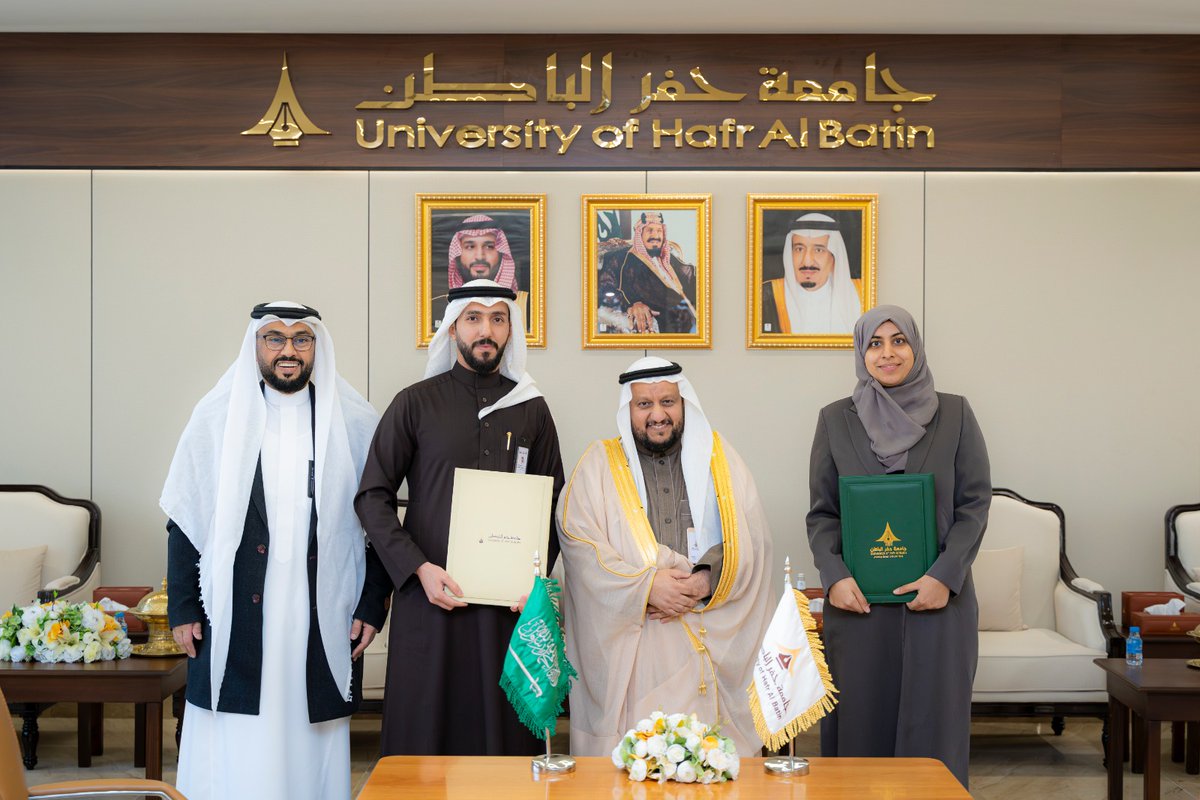 على هامش مؤتمر ومعرض «الطاقة المستدامة وتمكين المستقبل»، وبحضور سعادة وكيل الجامعة  للدراسات العليا والبحث العلمي الدكتور بدر بن جمعان الشاعري، أبرمت #جامعة_حفر_الباطن مذكرة تفاهم مع معهد النسبة الذهبية القابضة للبحث والتطوير والابتكار.
وقد مثّل الجامعة عميد عمادة البحث والابتكار