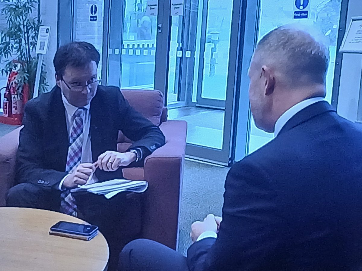 daveainsworth63's tweet image. The BBC Wales Health reporter Owain Clarke @BBCWales has a very long tie. 🏴󠁧󠁢󠁷󠁬󠁳󠁿 #Ties