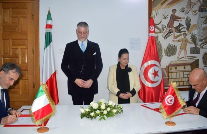 TapNewsAgency's tweet photo. #Tunisia & #Italy signed a 36-month heritage partnership to restore & enhance #Nabeul’s archaeological sites #Pupput, #Kerkouane & #Neapolis, with the program incl. restoration training, craft workshops & broader cultural exchanges in music, cinema, theatre & visual arts. #TAP_En https://t.co/p4b8mLJNxT
